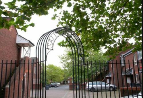 Excellent Location - City Centre - Parking - 4 Beds -2 Bedrooms Belfast Kültér fotó