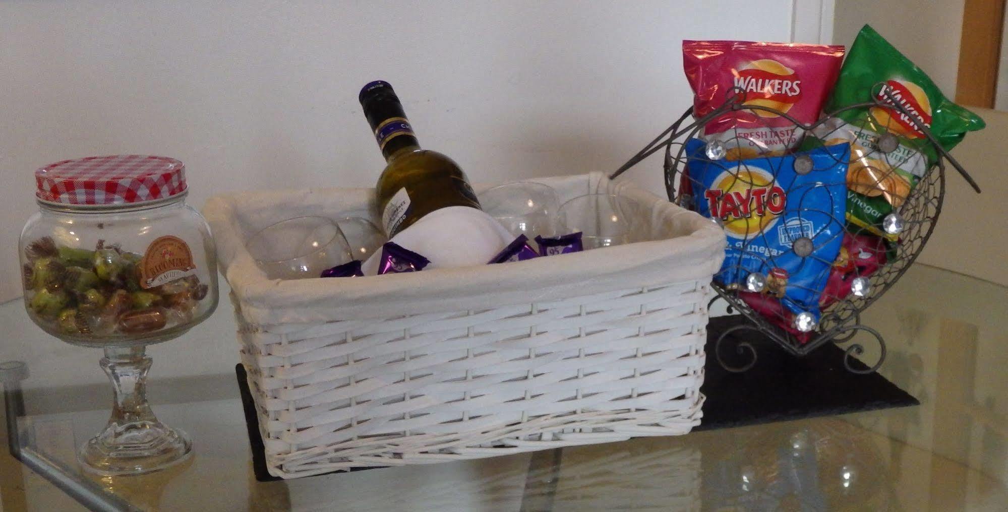 Excellent Location - City Centre - Parking - 4 Beds -2 Bedrooms Belfast Kültér fotó
