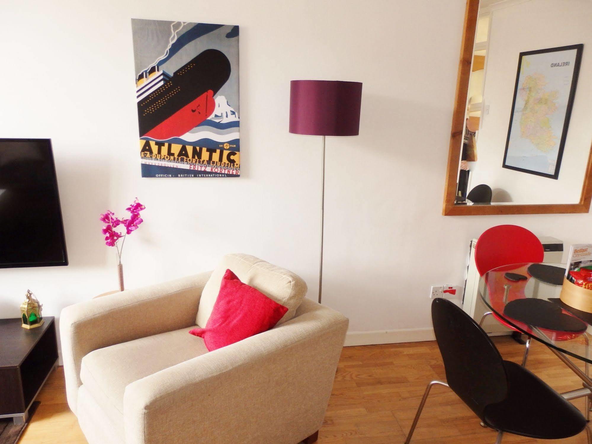 Excellent Location - City Centre - Parking - 4 Beds -2 Bedrooms Belfast Kültér fotó