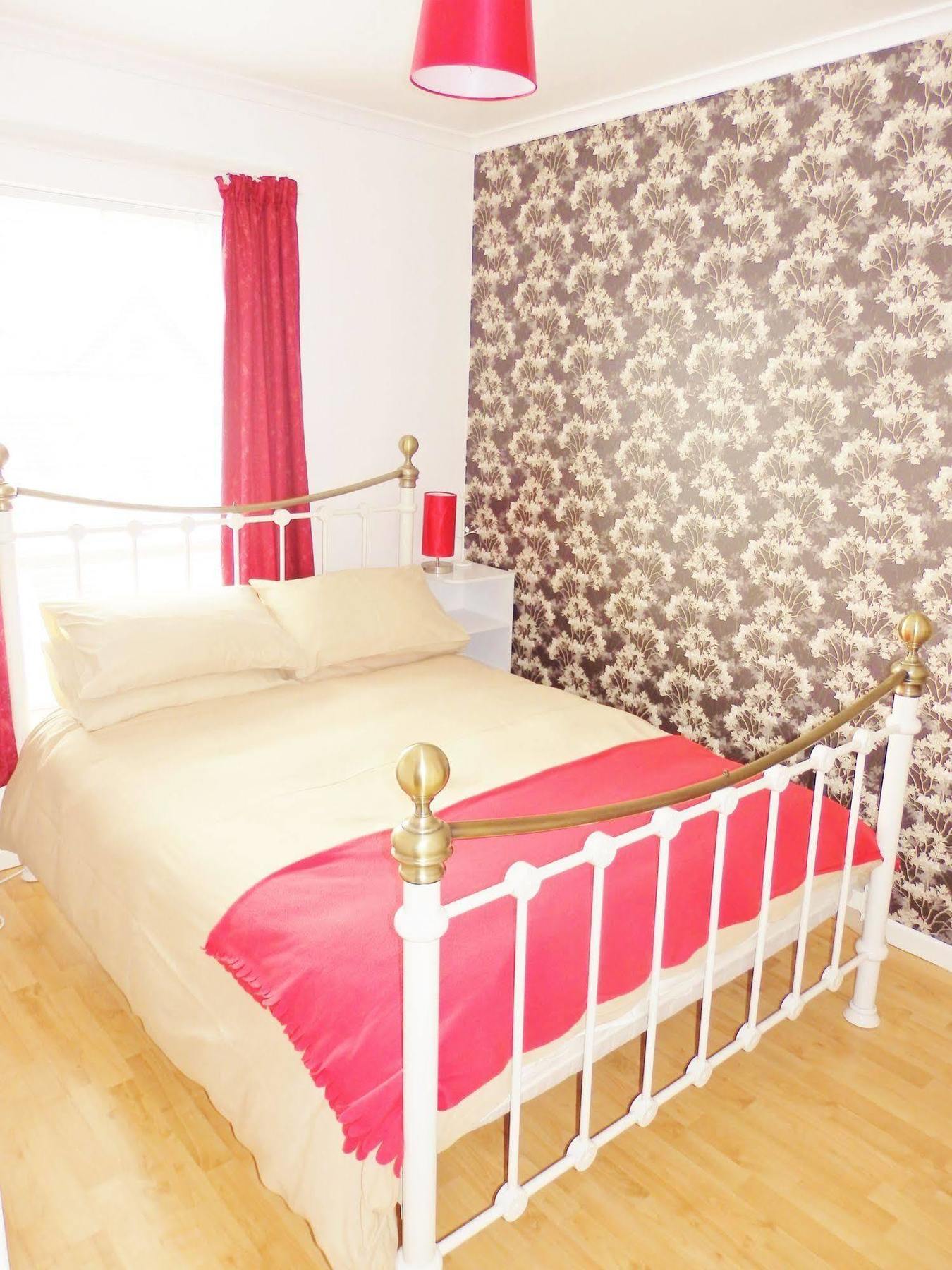 Excellent Location - City Centre - Parking - 4 Beds -2 Bedrooms Belfast Kültér fotó